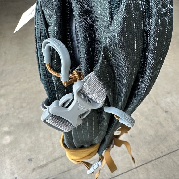 Osprey Nebula Backpack 32L Green Brindle Brown Outdoor Commuter Laptop NEW - Picture 10 of 13